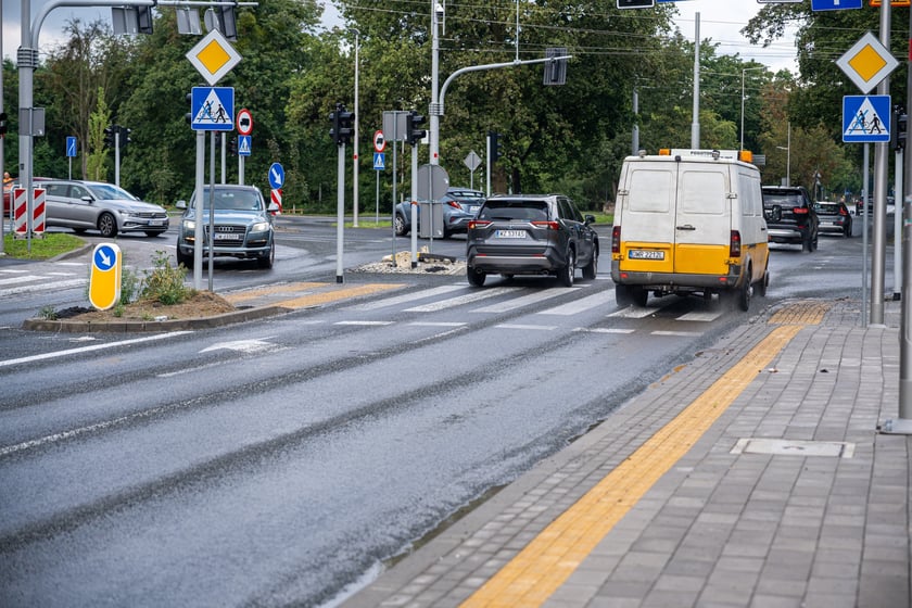 Skrzyżowanie alei Wielkiej Wyspy z ulicą Mickiewicza i aleją Paderewskiego